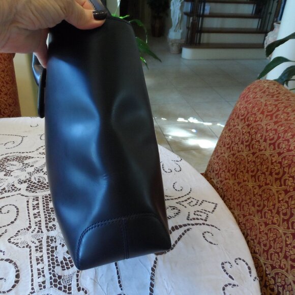 Tod's Dark Navy Blue Smooth Calf Leather "D" Shoulder Bag - Picture 9 of 16